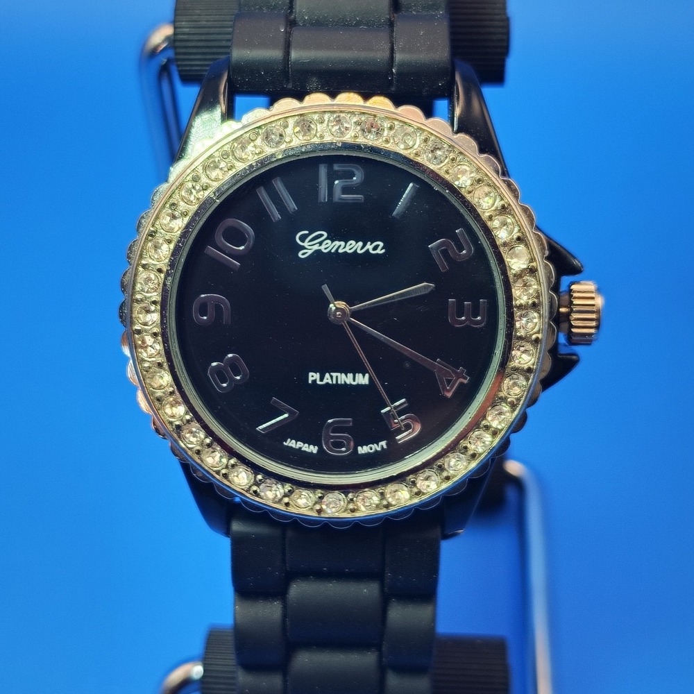 Vintage 2006 Geneva Women's 39mm Quartz Watch Japan Movt Crystal Bezel